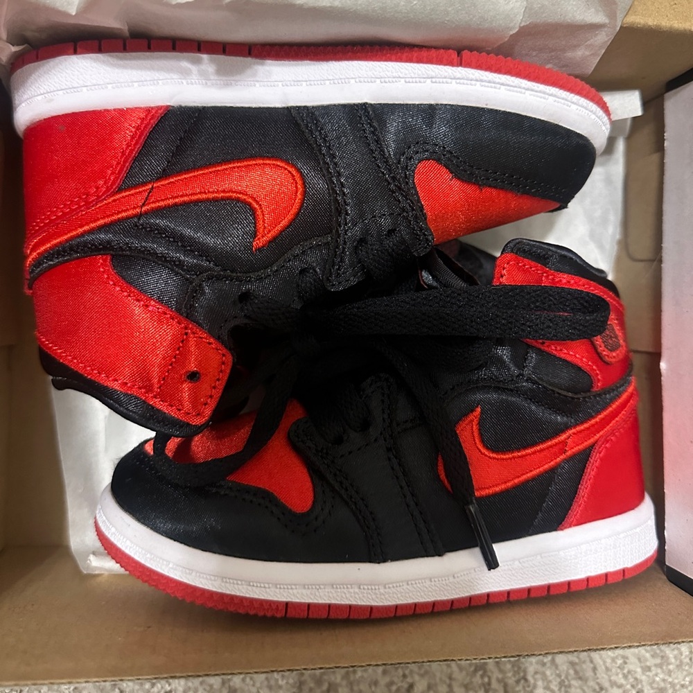 Toddler's Jordan 1 Retro High OG "Satin Bred" Blk/U Red-Wht sz 8C